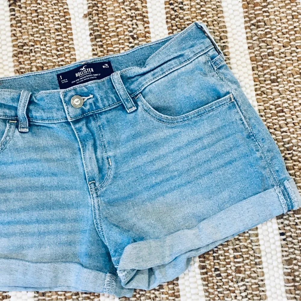 Hollister new low rise vintage baggy short style 29” waist blue jean sho…